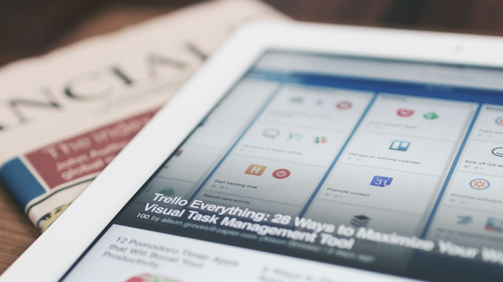Zeitung in Papierform und digital